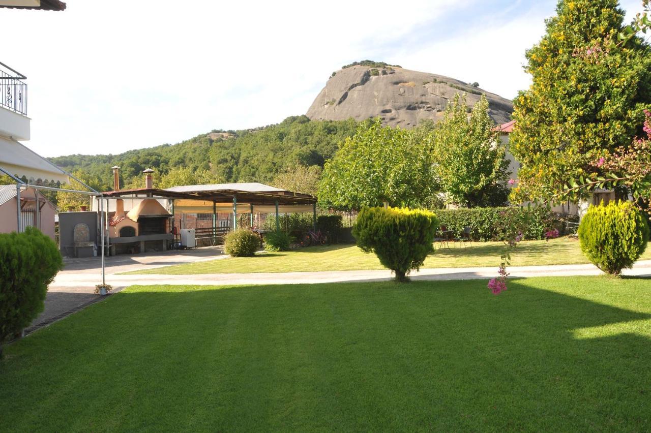 The Other Side Of Meteora With Lush Garden, Bbq & Pavillion 卡兰巴卡 外观 照片