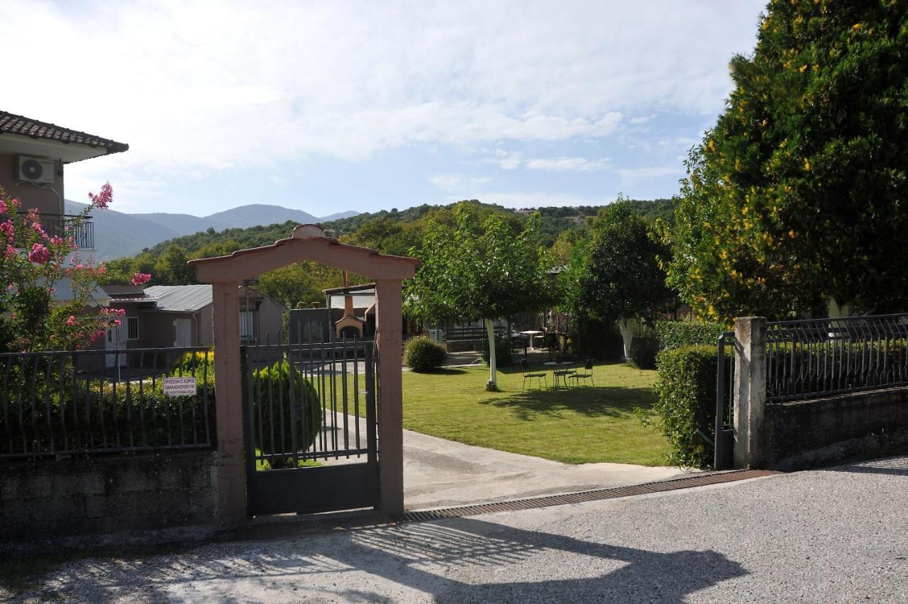 The Other Side Of Meteora With Lush Garden, Bbq & Pavillion 卡兰巴卡 外观 照片
