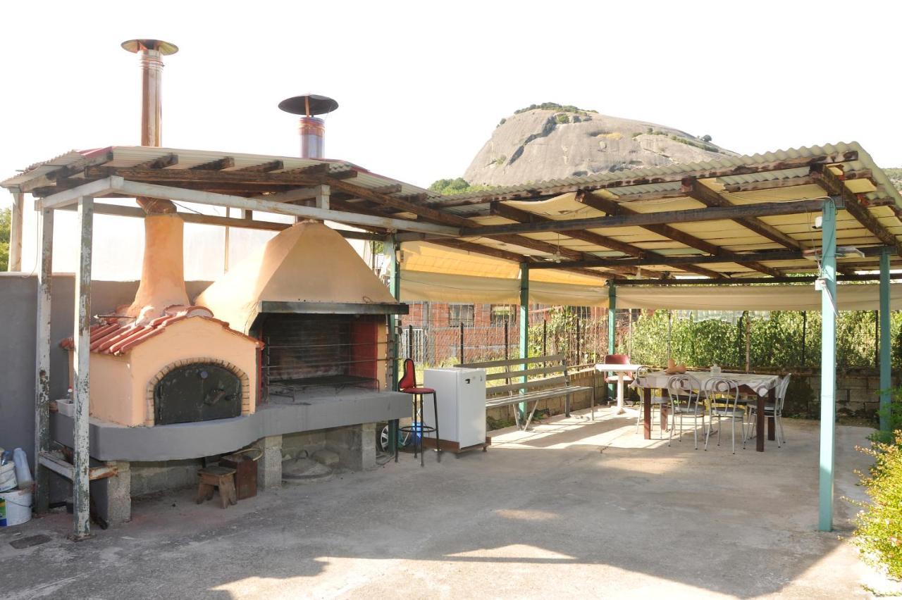 The Other Side Of Meteora With Lush Garden, Bbq & Pavillion 卡兰巴卡 外观 照片